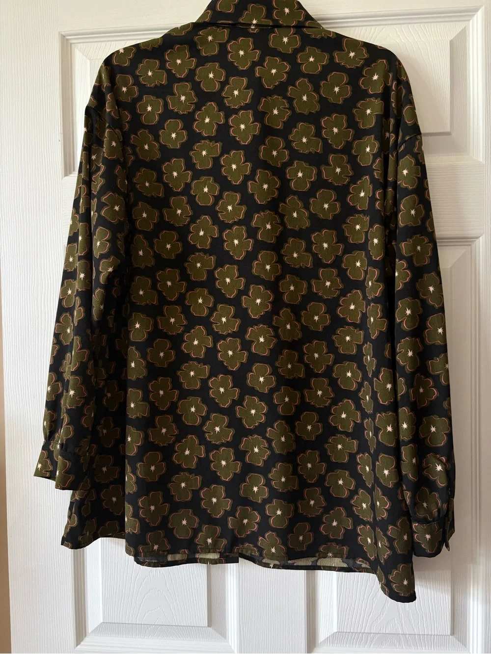Women’s Floral Button-Down Shirt in Navy and Olive Size Large